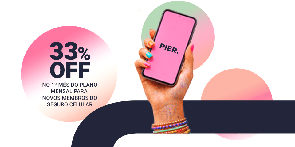 Uma mão segurando um celular com a tela rosa e a logo da Pier no meio com formas redondas coloridas no fundo mostrando um desconto.
